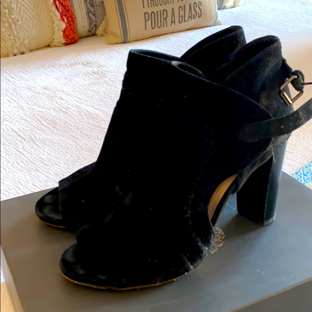 Vince camuto heels- suede and sexy